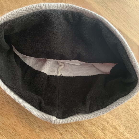 Last call! The North Face fleece lined beanie - Picture 2 of 3